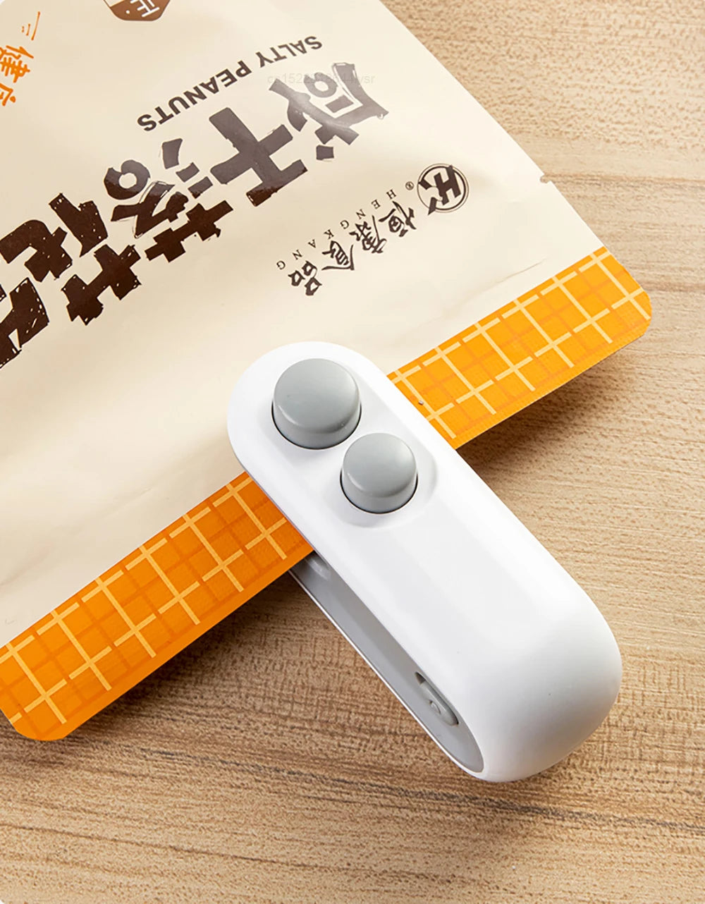 Mini Heat Bag Sealer Rechargeable Food Packaging Heat Sealer Handheld Plastic Bag Sealing Machine Food Package Clip Bag Sealer